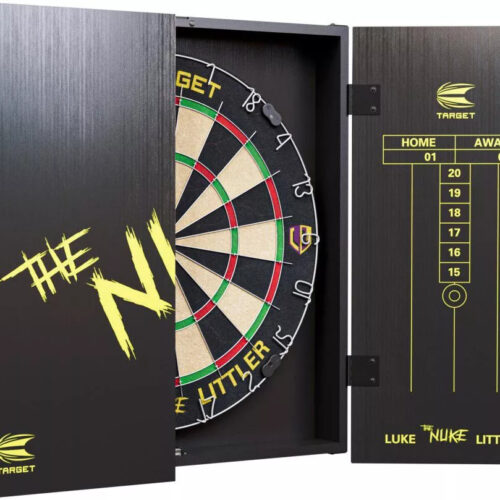 Komplett dart csomag Target Luke 'The Nuke' Littler darts tábla és kabinet 2 szett nyíllal